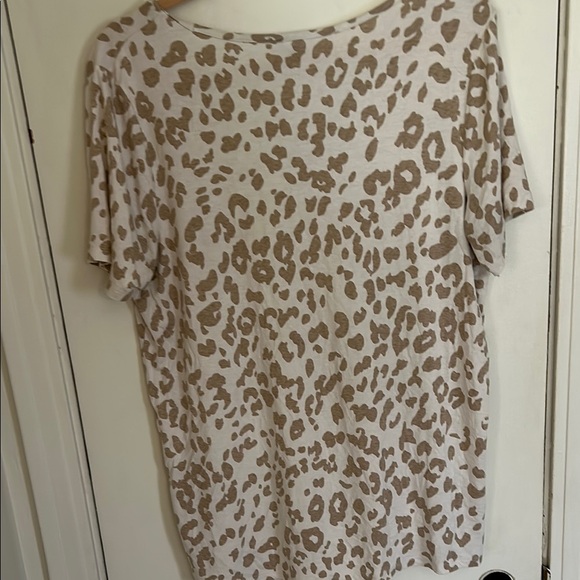 Old Navy Cream Tan Graphic Short Sleeve Blouse - Picture 3 of 3